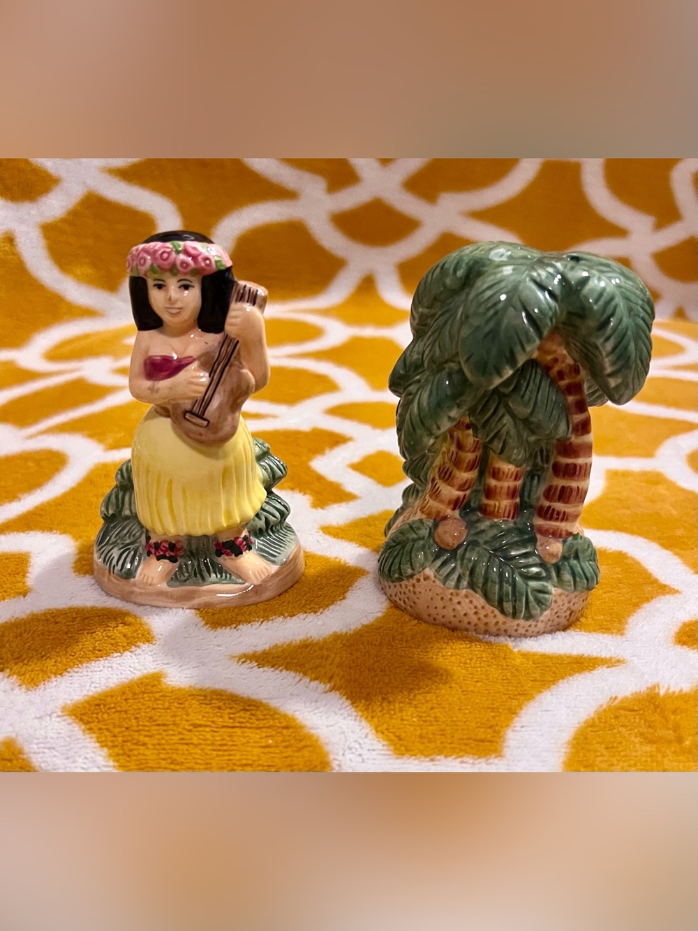 Hawaiian Hula Girl w/ Ukulele & Palm Tree Salt and Pepper Shakers